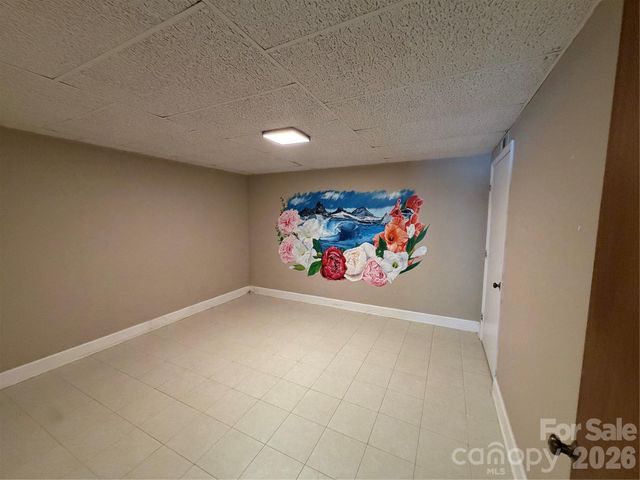 135 Supreme Court 14, Statesville, NC 28677