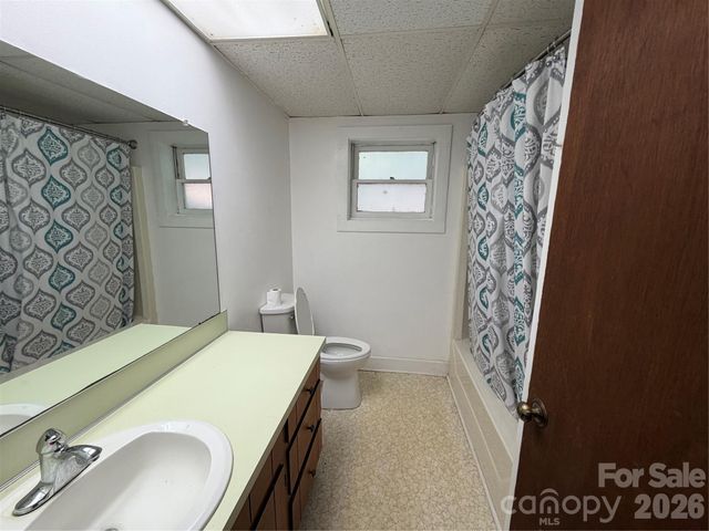 135 Supreme Court 14, Statesville, NC 28677