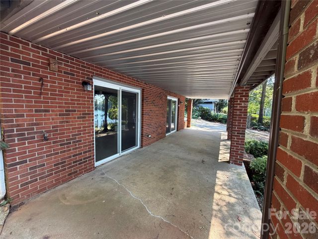 135 Supreme Court 14, Statesville, NC 28677