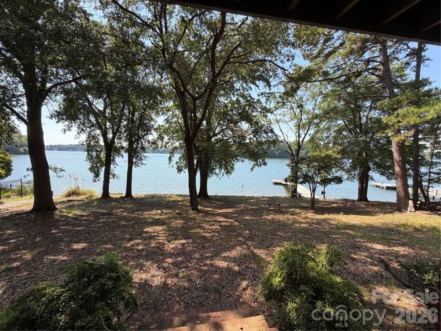 135 Supreme Court 14, Statesville, NC 28677