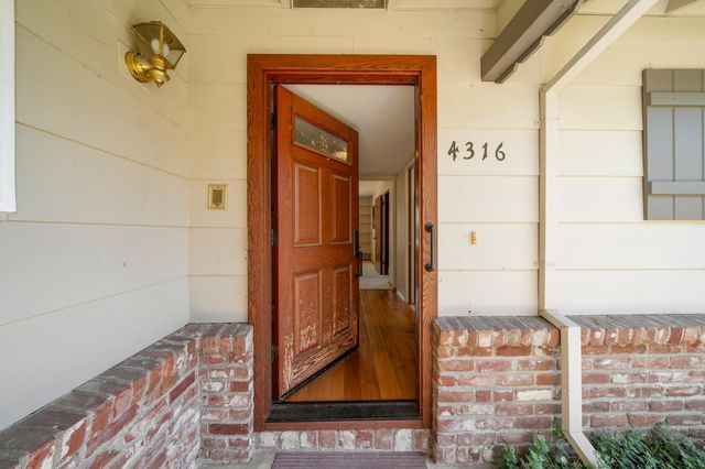 4316 Engle Rd, Sacramento, CA 95821