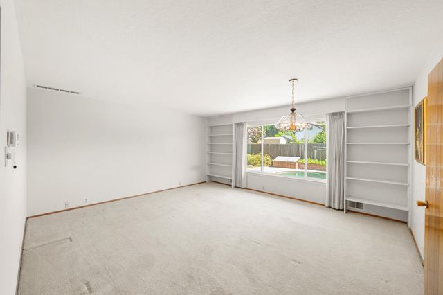 4316 Engle Rd, Sacramento, CA 95821