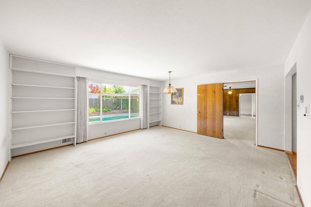 4316 Engle Rd, Sacramento, CA 95821
