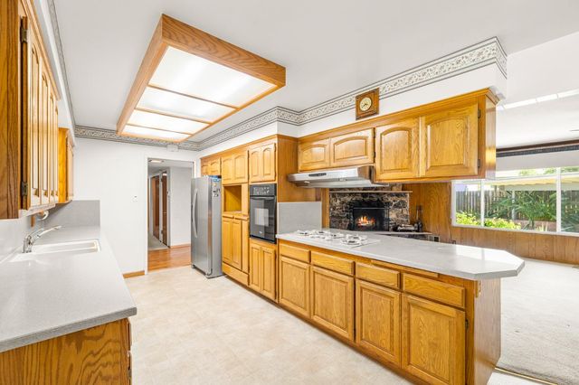 4316 Engle Rd, Sacramento, CA 95821