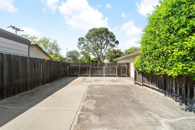 4316 Engle Rd, Sacramento, CA 95821