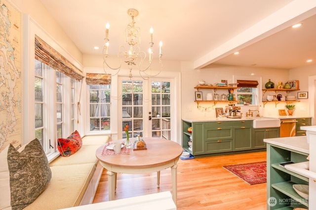 106 NE 46th Street, Seattle, WA 98105