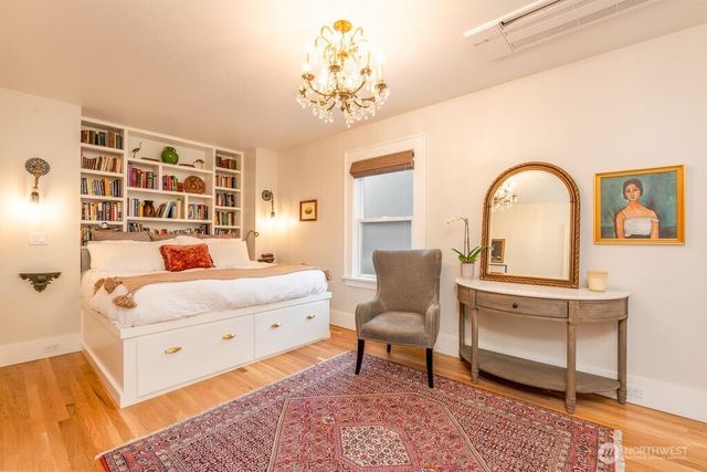 106 NE 46th Street, Seattle, WA 98105