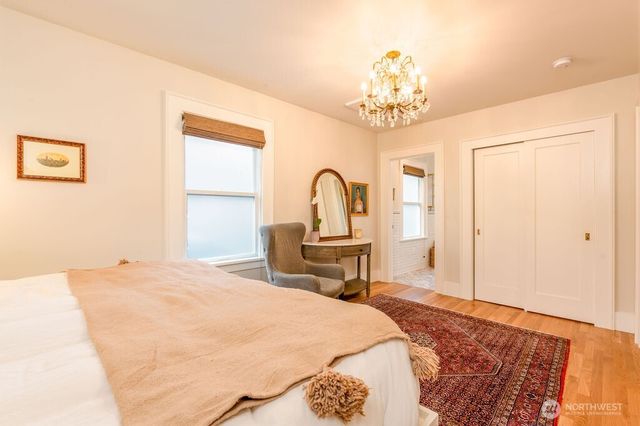 106 NE 46th Street, Seattle, WA 98105