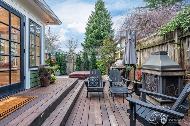 106 NE 46th Street, Seattle, WA 98105