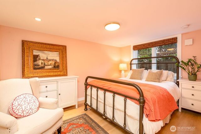 106 NE 46th Street, Seattle, WA 98105