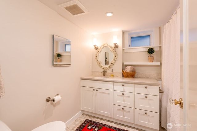 106 NE 46th Street, Seattle, WA 98105