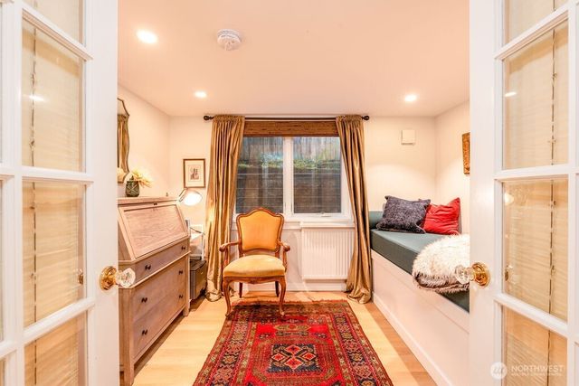 106 NE 46th Street, Seattle, WA 98105