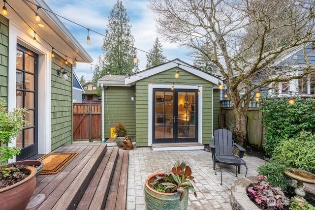 106 NE 46th Street, Seattle, WA 98105