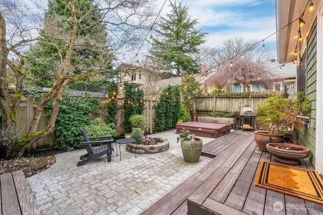 106 NE 46th Street, Seattle, WA 98105