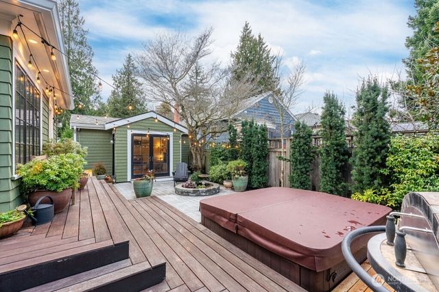 106 NE 46th Street, Seattle, WA 98105