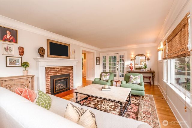 106 NE 46th Street, Seattle, WA 98105