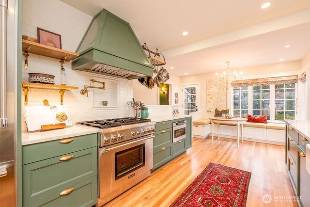 106 NE 46th Street, Seattle, WA 98105