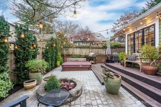 106 NE 46th Street, Seattle, WA 98105