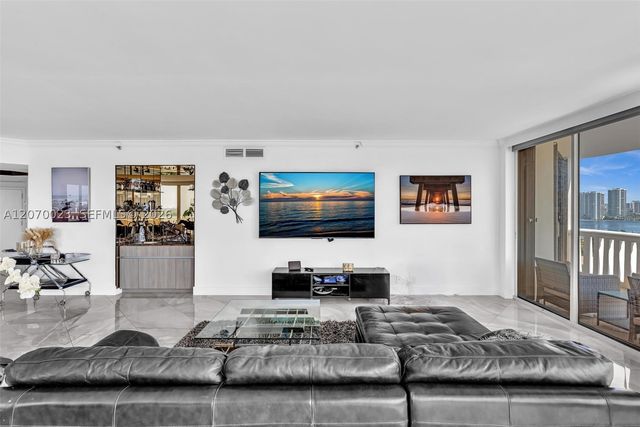 3000 Island Blvd 1106, Aventura, FL 33160