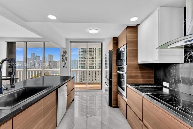 3000 Island Blvd 1106, Aventura, FL 33160