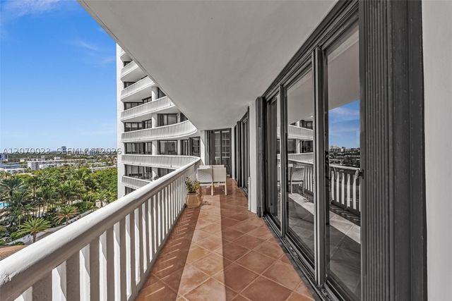 3000 Island Blvd 1106, Aventura, FL 33160
