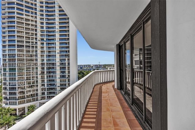 3000 Island Blvd 1106, Aventura, FL 33160