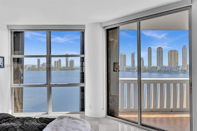 3000 Island Blvd 1106, Aventura, FL 33160