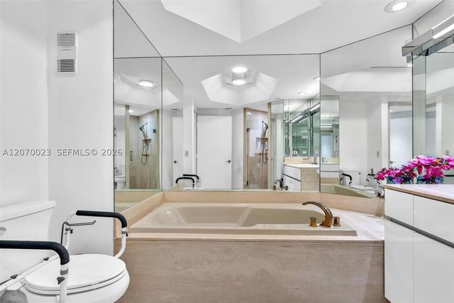 3000 Island Blvd 1106, Aventura, FL 33160