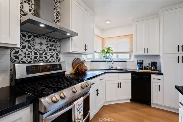 10725 S 8th Avenue, Inglewood, CA 90303
