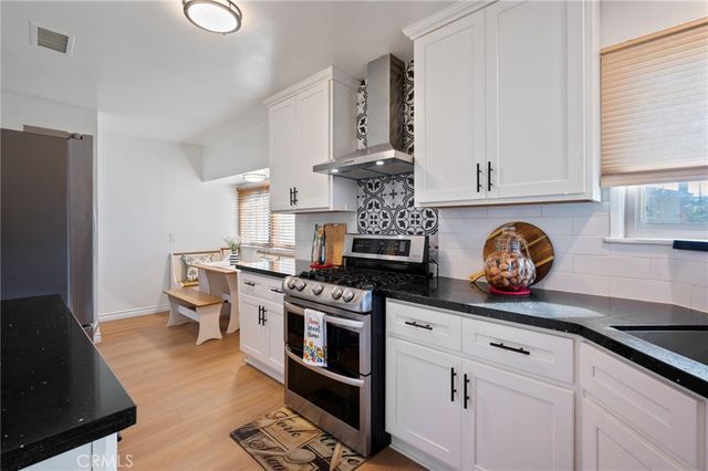 10725 S 8th Avenue, Inglewood, CA 90303