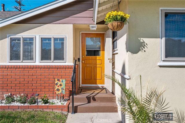 10725 S 8th Avenue, Inglewood, CA 90303