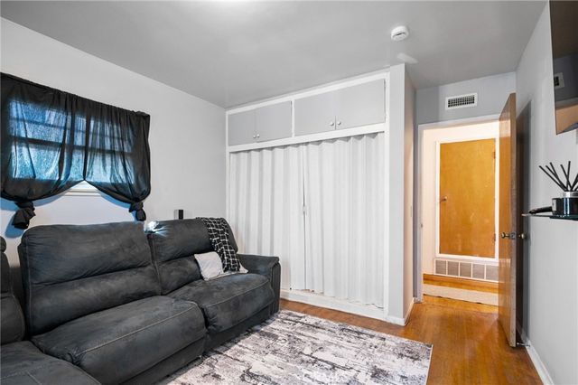 10725 S 8th Avenue, Inglewood, CA 90303
