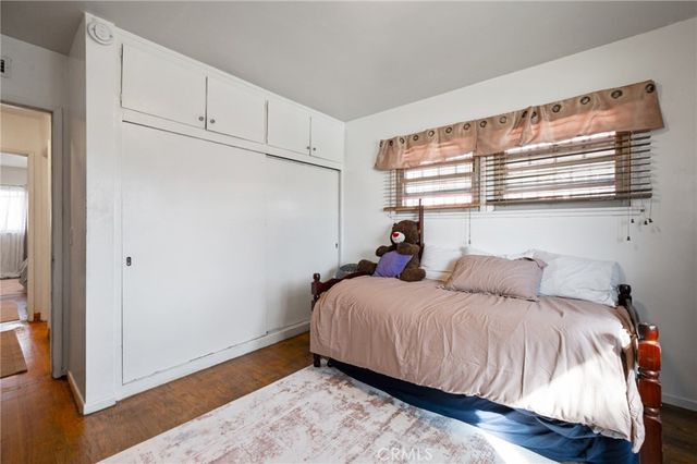 10725 S 8th Avenue, Inglewood, CA 90303