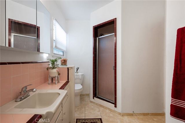 10725 S 8th Avenue, Inglewood, CA 90303