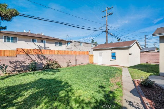 10725 S 8th Avenue, Inglewood, CA 90303
