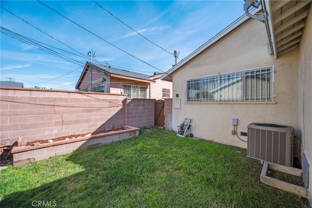 10725 S 8th Avenue, Inglewood, CA 90303