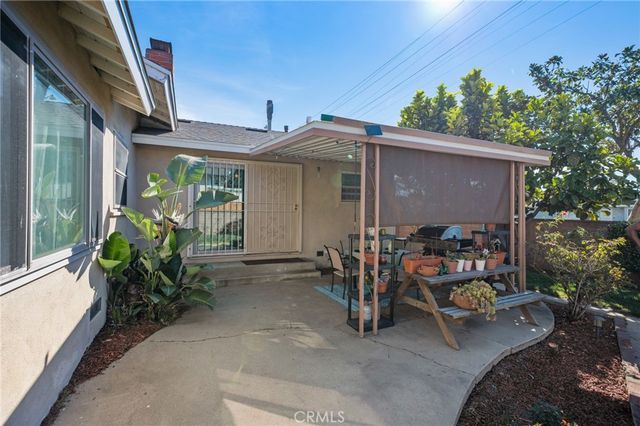 10725 S 8th Avenue, Inglewood, CA 90303