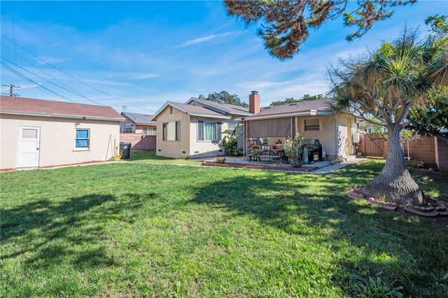 10725 S 8th Avenue, Inglewood, CA 90303