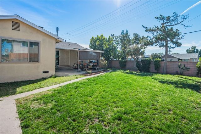 10725 S 8th Avenue, Inglewood, CA 90303