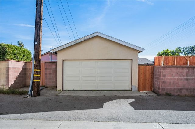 10725 S 8th Avenue, Inglewood, CA 90303