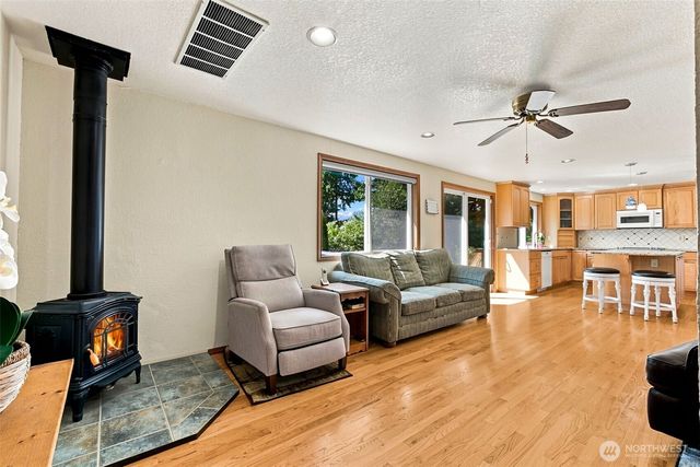 3110 31st Avenue SE, Puyallup, WA 98372