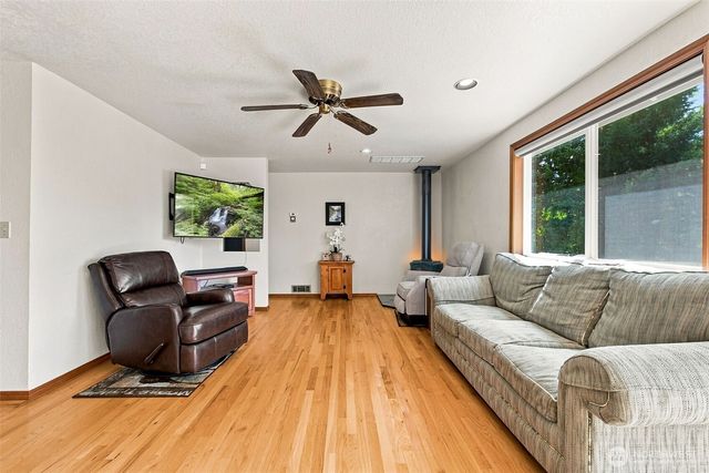 3110 31st Avenue SE, Puyallup, WA 98372