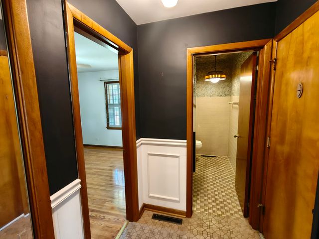 430 E 54th Avenue, Merrillville, IN 46410
