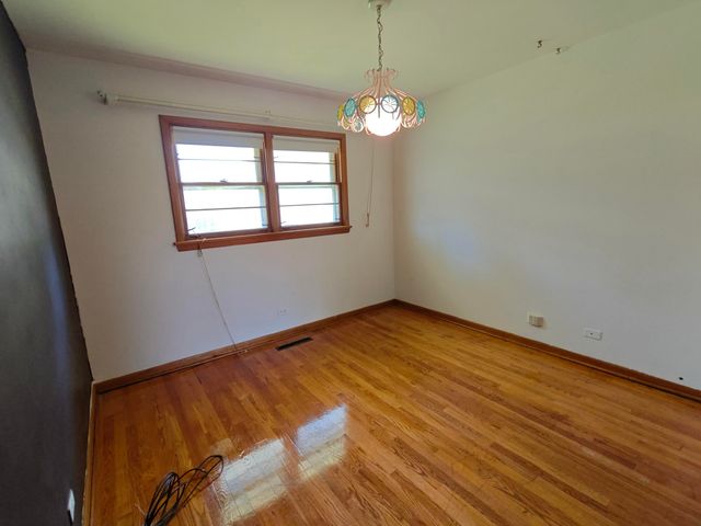 430 E 54th Avenue, Merrillville, IN 46410