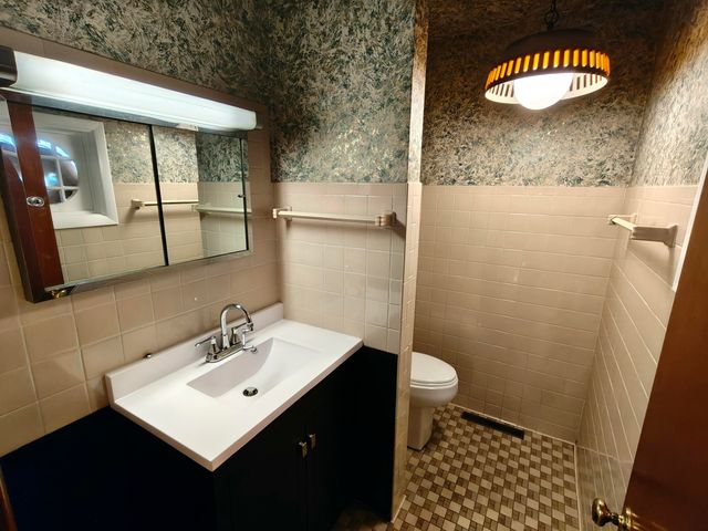 430 E 54th Avenue, Merrillville, IN 46410