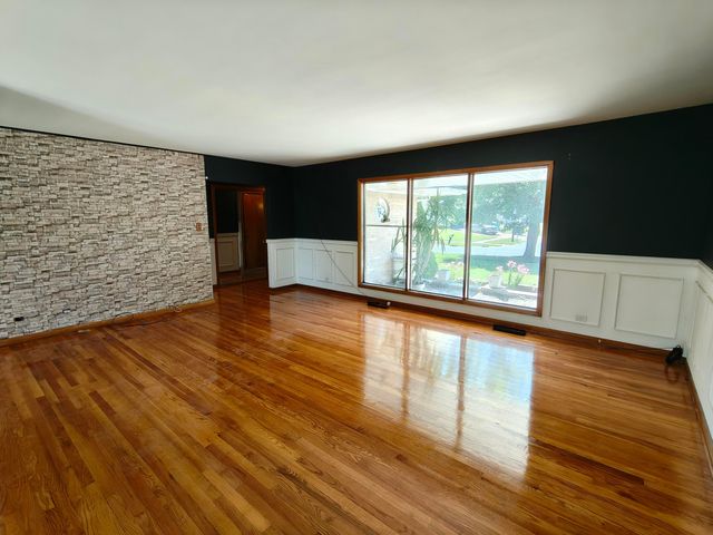 430 E 54th Avenue, Merrillville, IN 46410