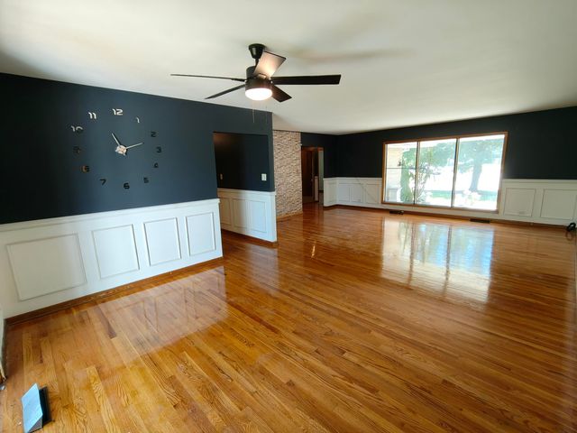 430 E 54th Avenue, Merrillville, IN 46410
