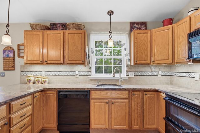 21 Jenkins Lane, Highland, NY 12528