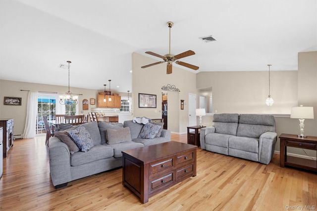 21 Jenkins Lane, Highland, NY 12528