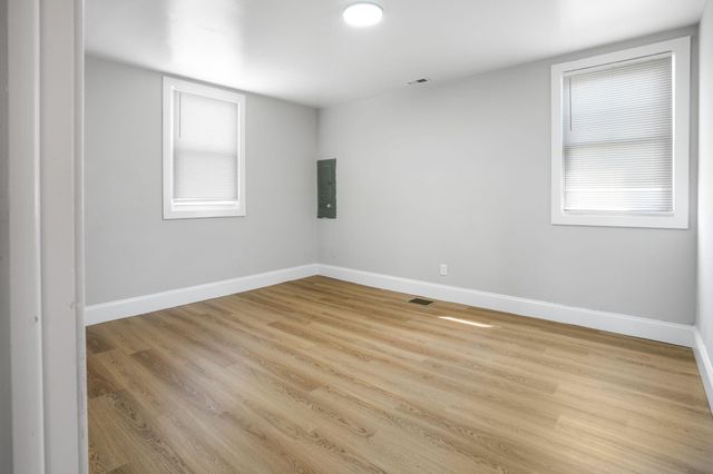 246 CHESTNUT ST, Mount Holly, NJ 08060